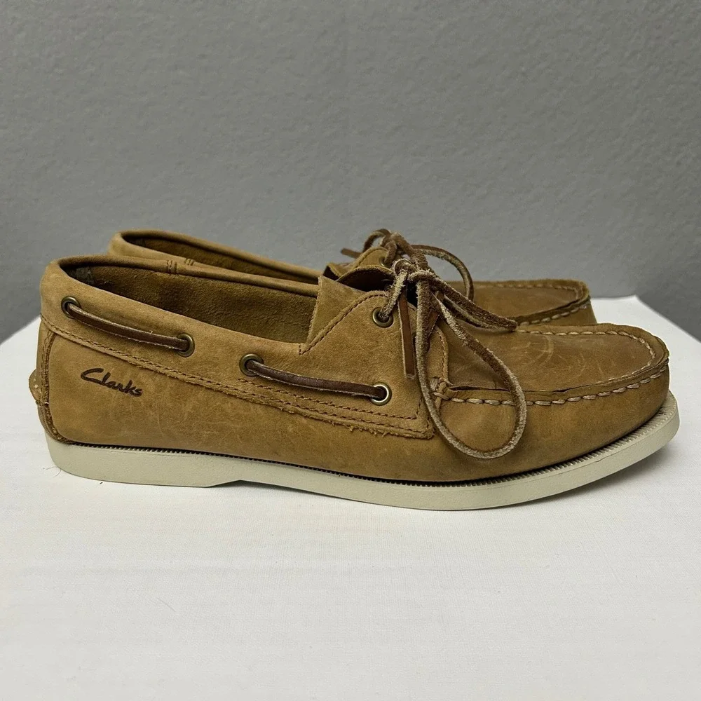 Clarks Mens 8 Boat Shoes Beige Leather Slip On Casual Loafers Nautical Comfy
